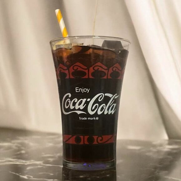 Hand Crafted - Coca Cola Nostalic Candle - 12.7 oz - Picture 3 of 5